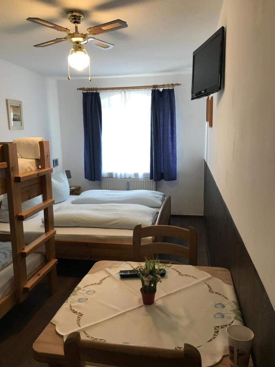 Hotel Guntia Boardinghouse Günzburg Kültér fotó